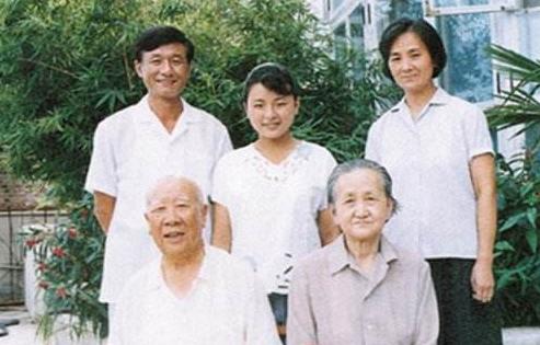 她17岁当县委书记,被毛主席称为穆桂英,最大遗憾是没见过毛主席