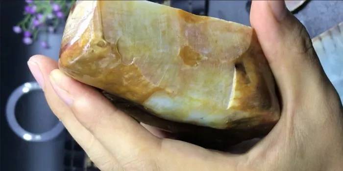 缅甸玉石大马坎场口玉石特征,大马坎水石原石的特点