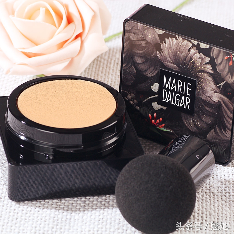 拔草红色小象彩妆盒,跟风入的网红平价彩妆