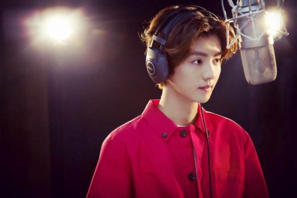 鹿晗高中足球比赛,鹿晗重回母校进教室综艺叫什么