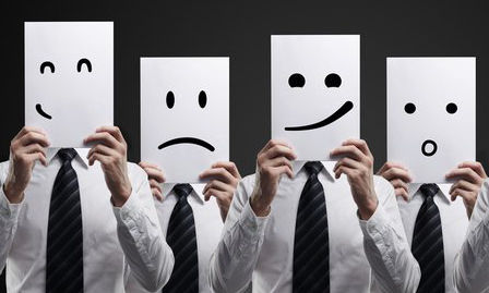 足球场上老被爆头怎么办,足球场上十大惨烈瞬间