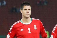 足球被爆头,足球守门员被爆头