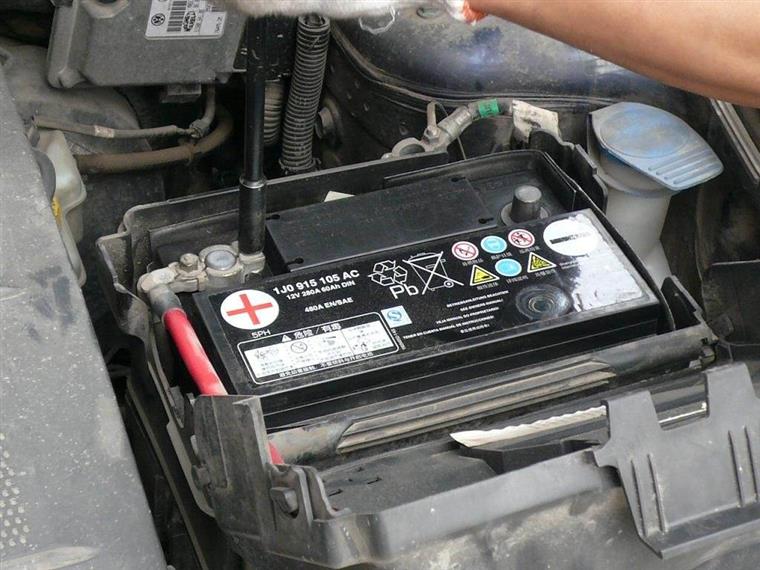 新车保养4缸要多少机油,买完新车不知道怎么开怎么办