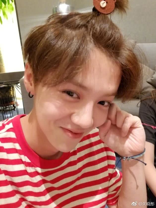 鹿晗重回曼联是踢足球吗,鹿晗英超足球赛