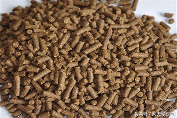 钓鱼原塘颗粒和商品饵哪个好用,钓鱼遇到鱼怎么处理饵料