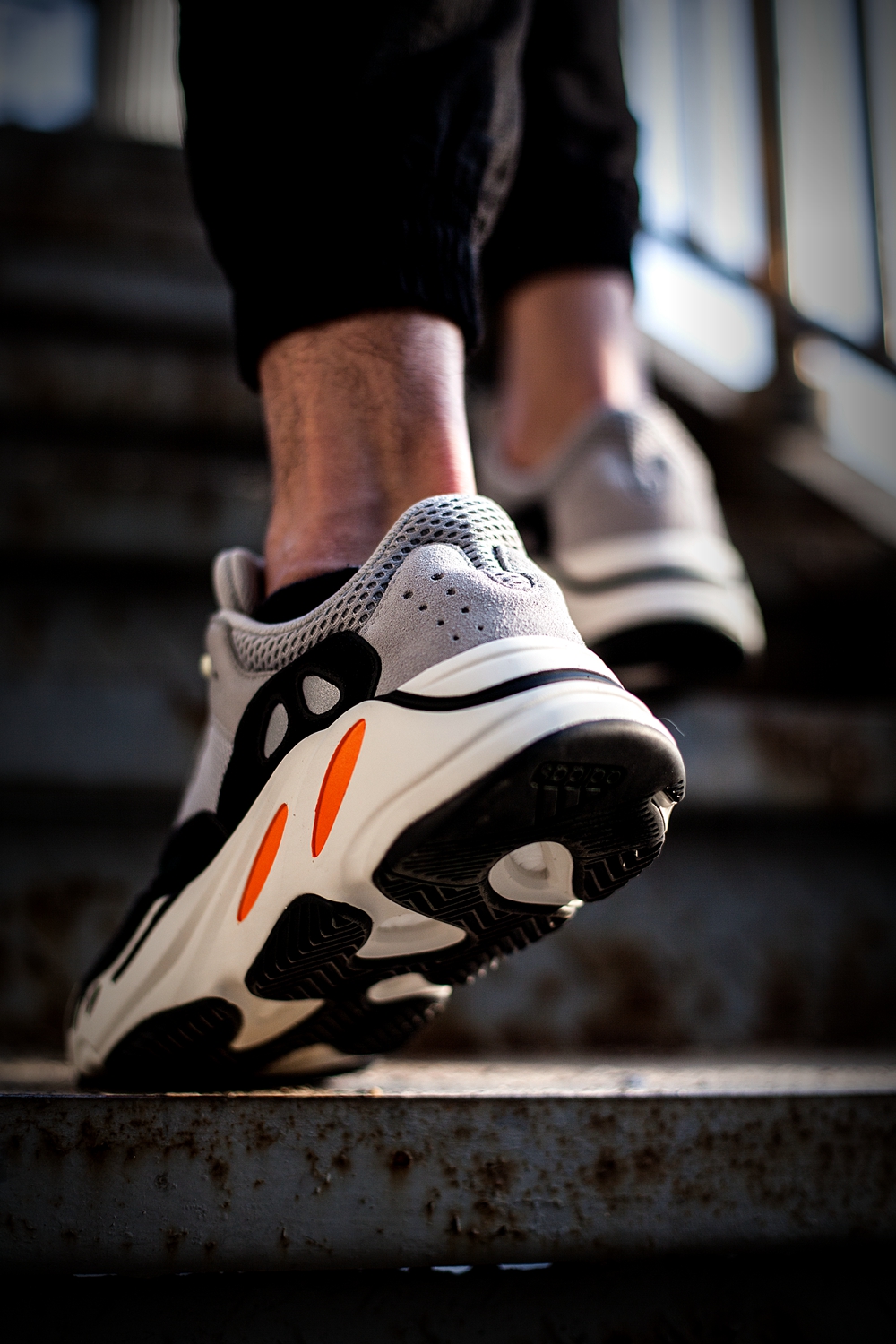 yeezyboost700真假脚感 (yeezy boost 700到底是什么鞋)