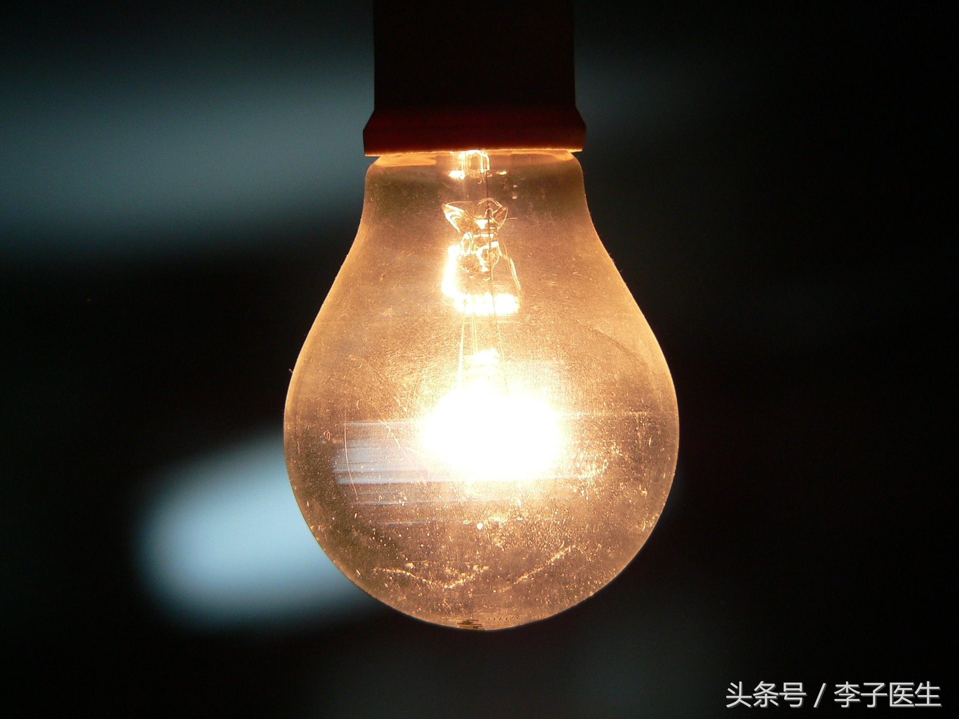 父母憋不住尿，他用这个方法，帮父母找回舒适和体面