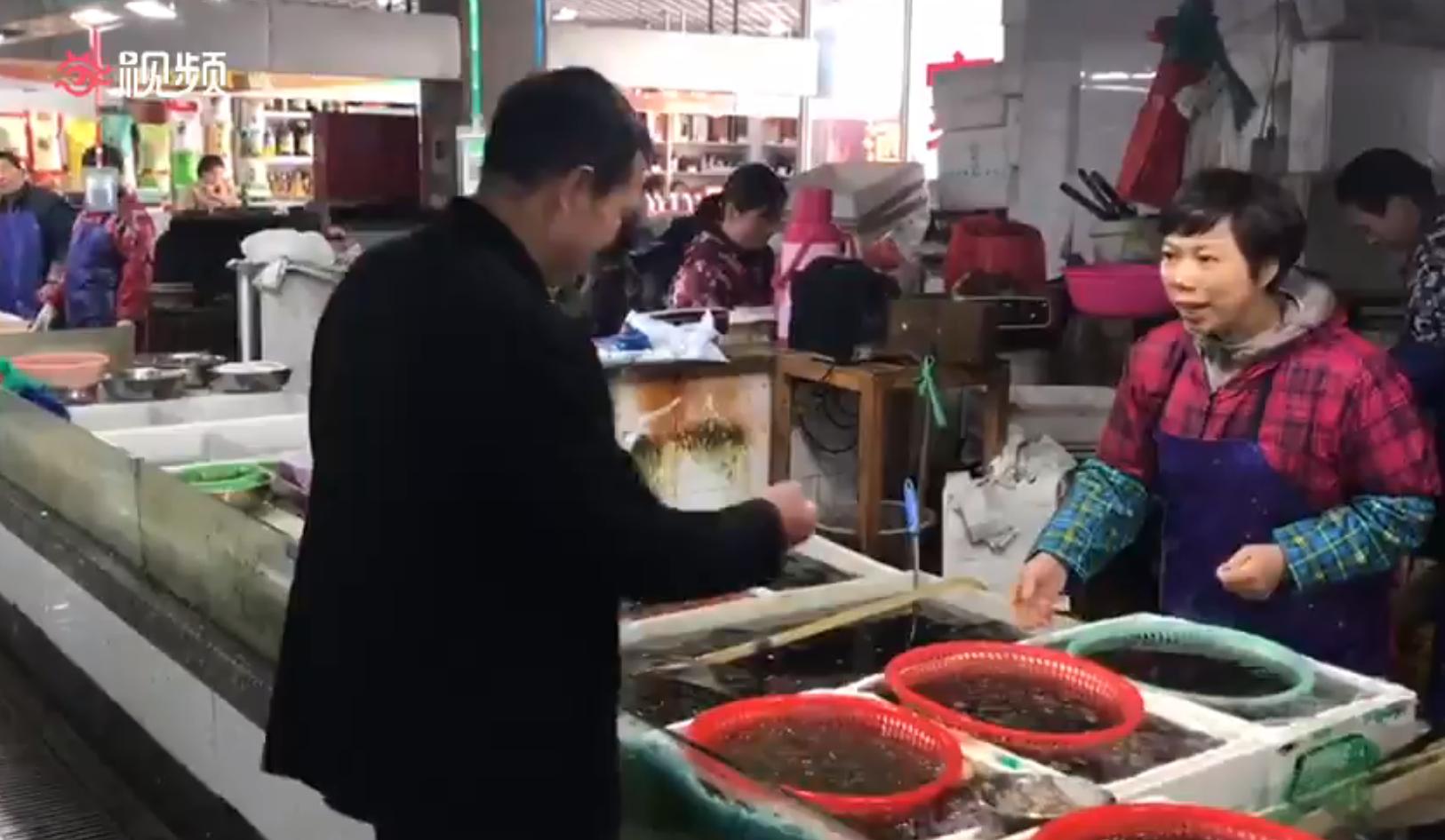 苏州“买菜哥”登上《欢乐中国人》为“家人”买菜20年绕地球半圈