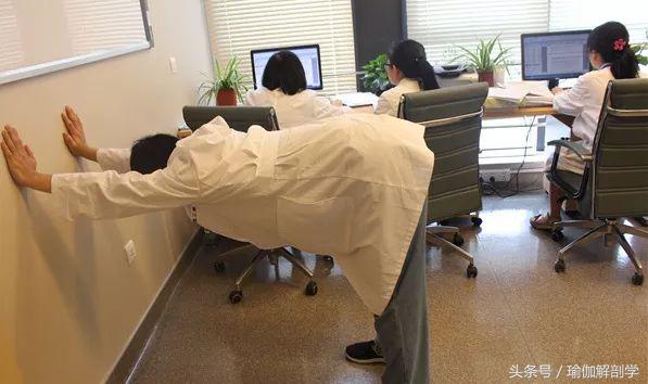 中国女性正被瑜伽毁掉身体？武汉骨科专家辟谣！瑜伽是很好的运动