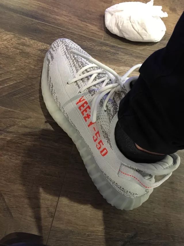 我冒着生命危险暗访了定价1999元的山寨YEEZY订货会