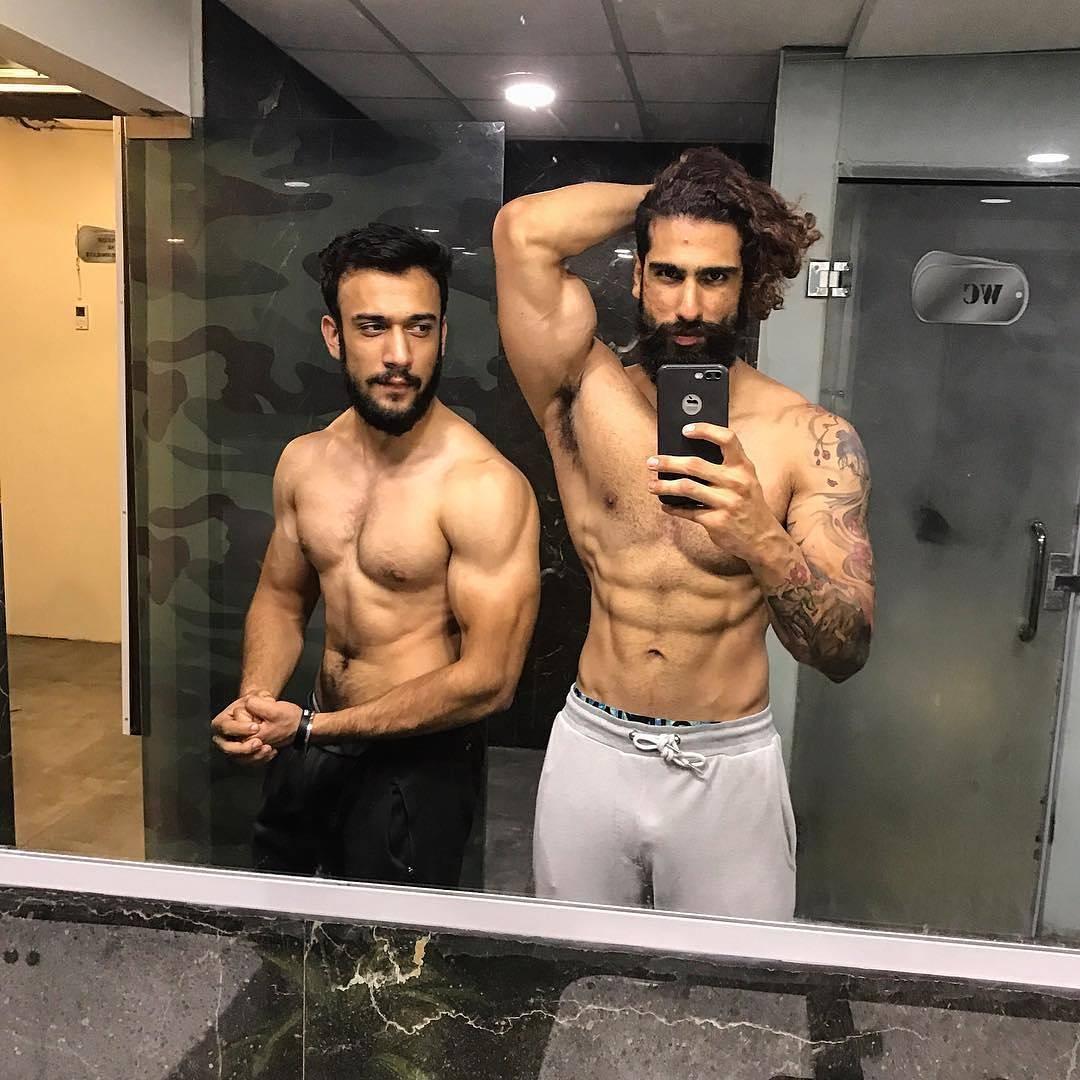 双杠臂屈伸十大禁忌,双杠臂屈伸易犯毛病