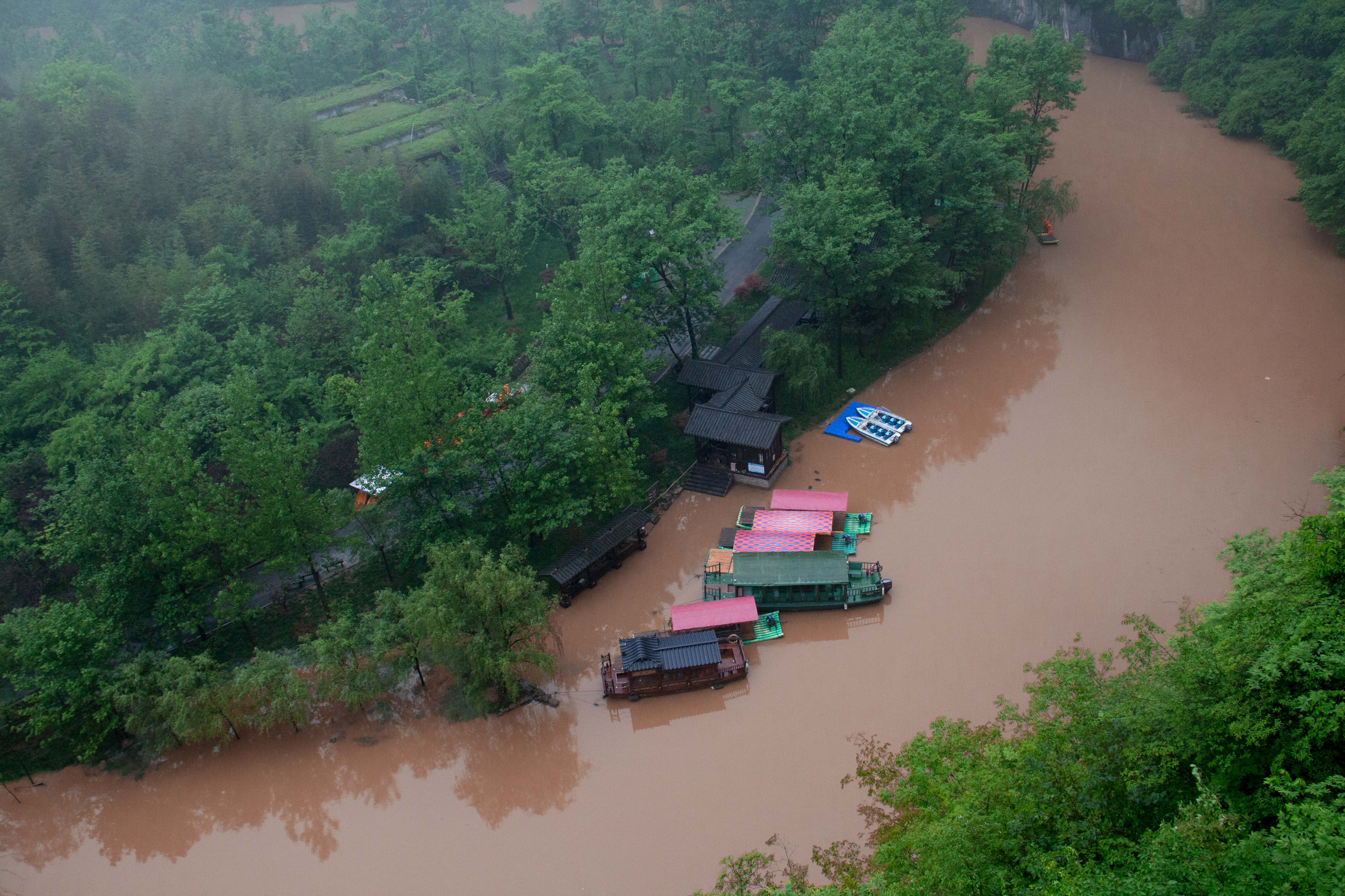 石牛寨悬崖飞拉达,南漳春秋寨滑索多少钱