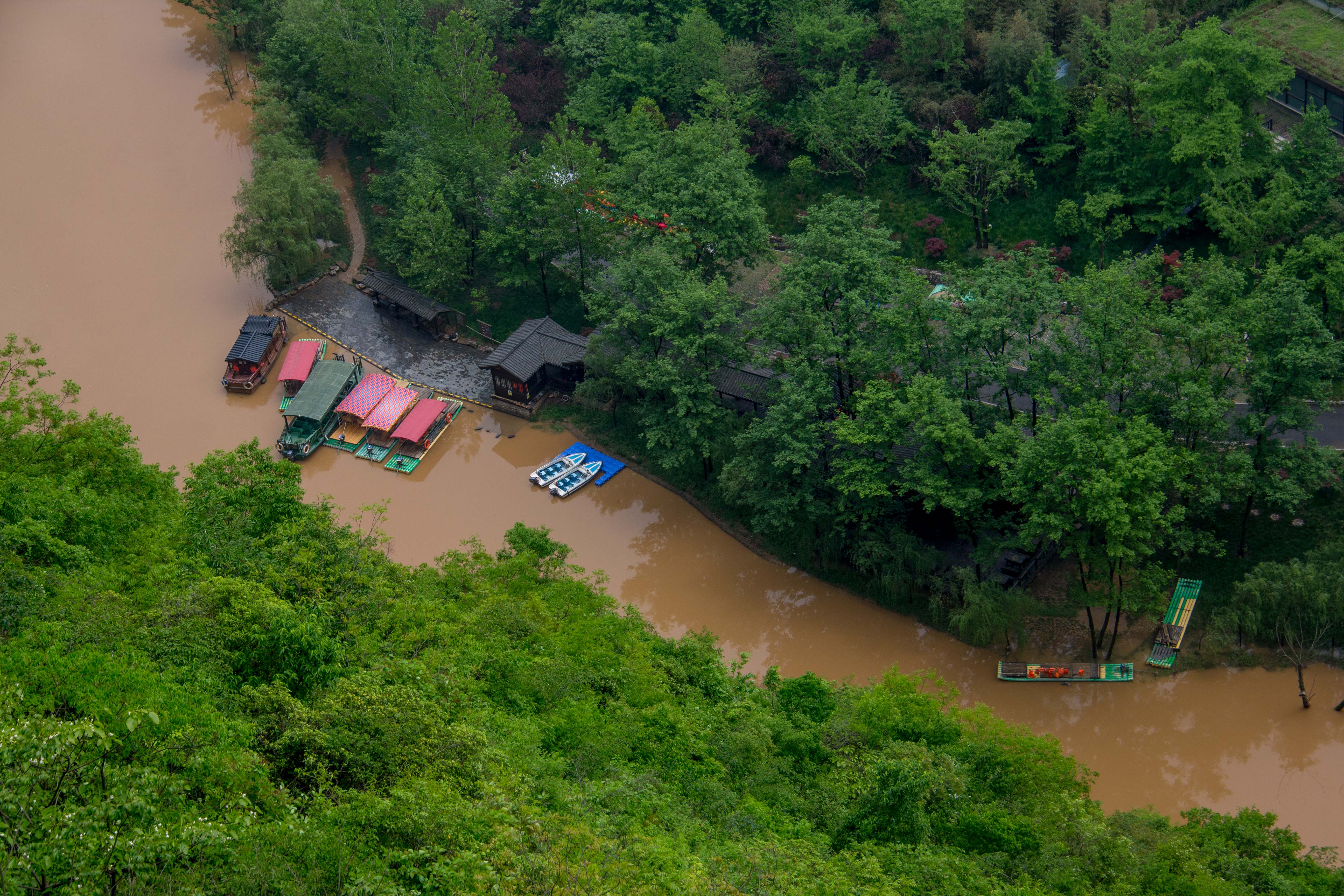 石牛寨悬崖飞拉达,南漳春秋寨滑索多少钱