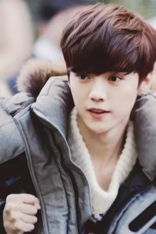 鹿晗谈足球视频,鹿晗足球大秀集锦