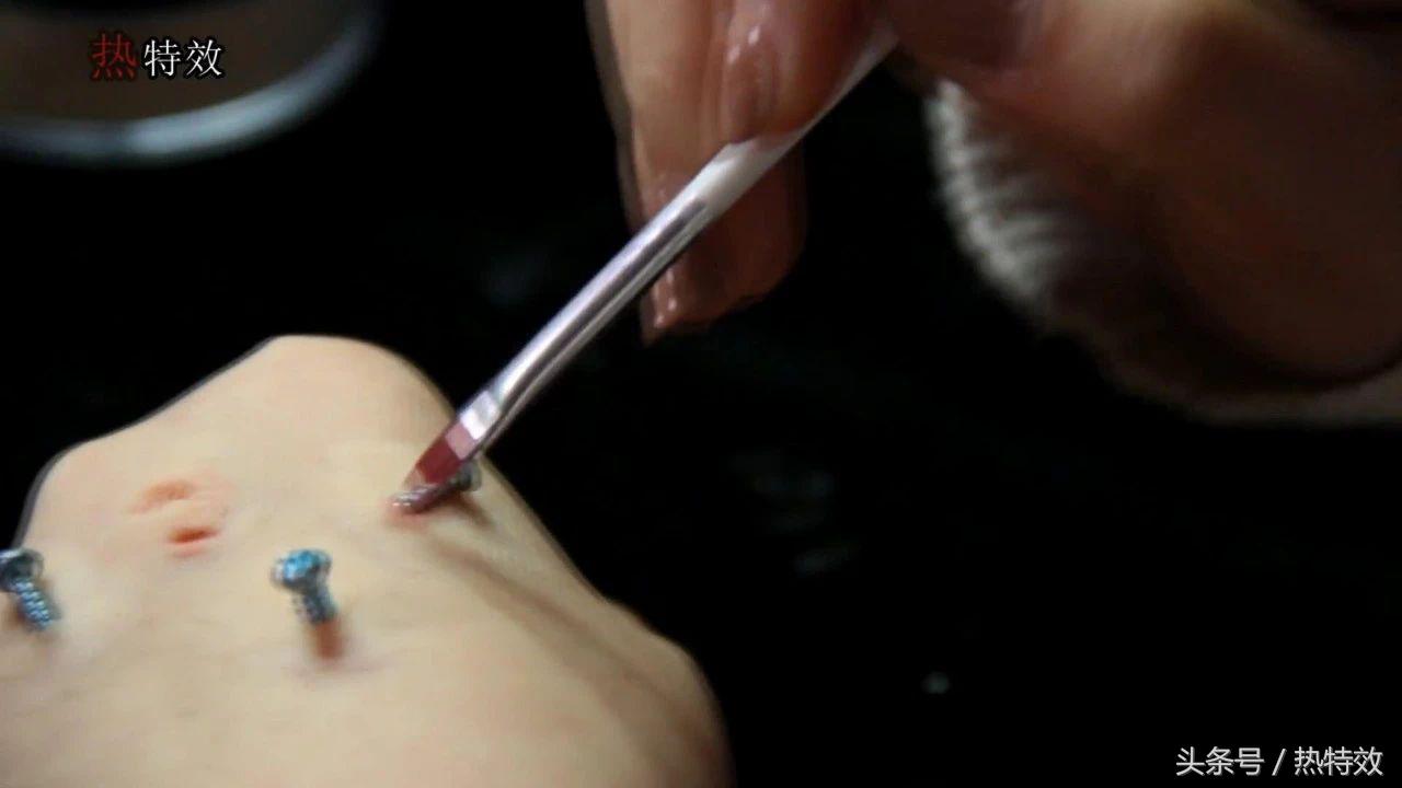 怎样把螺丝钉拧进去,螺丝钉怎么插进手背上