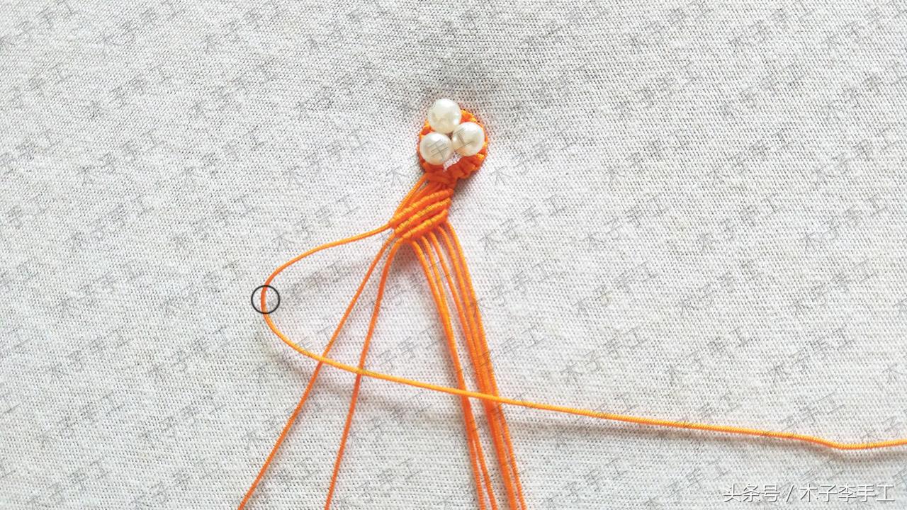 红绳编手链教程简单好看,用一根细红绳编简单手链