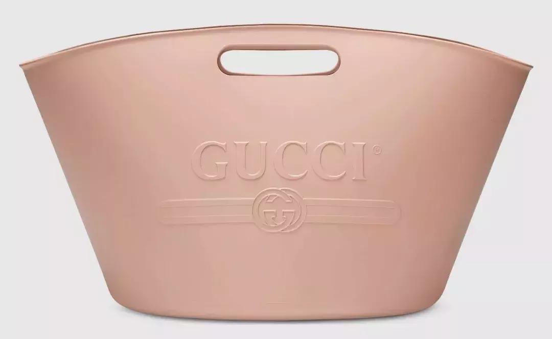 CK刷碗手套2400,GUCCI洗澡筐8千……我仿佛走进了“顶奢两元店”