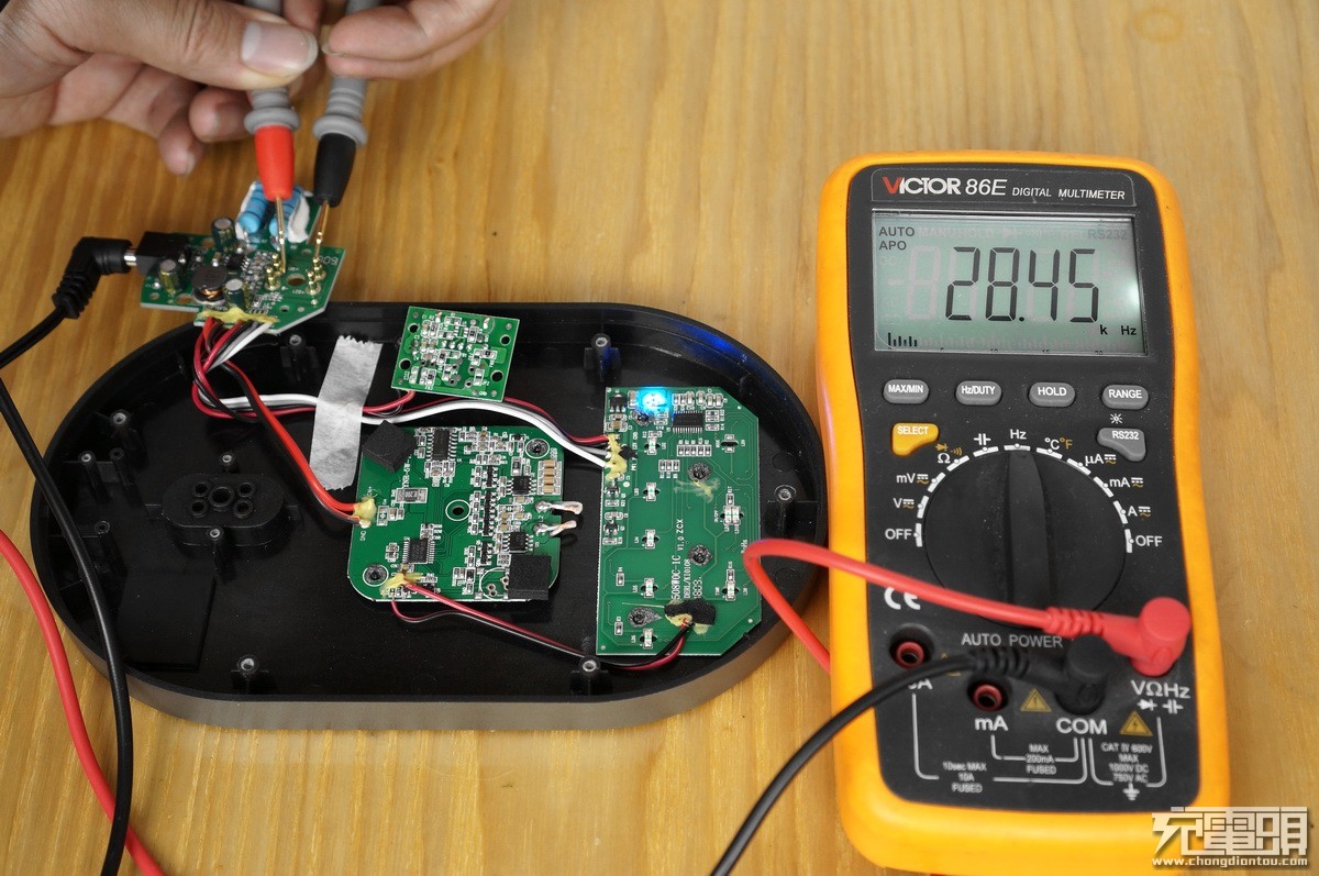 摩米士无线充电台灯,摩米士momax10000