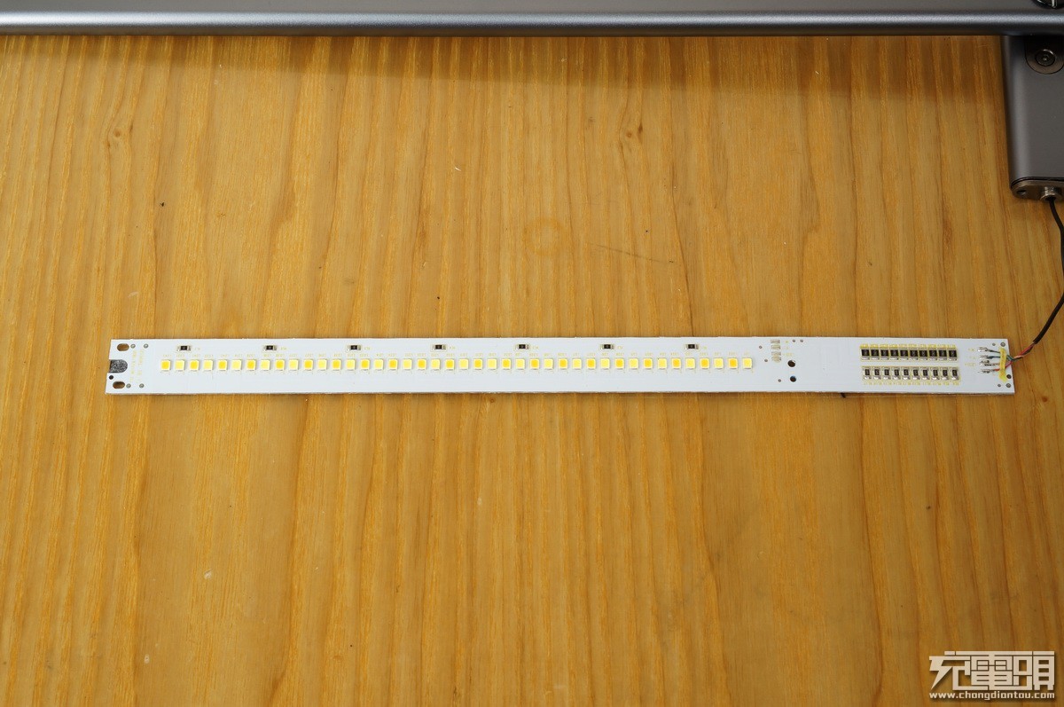 摩米士无线充电台灯,摩米士momax10000