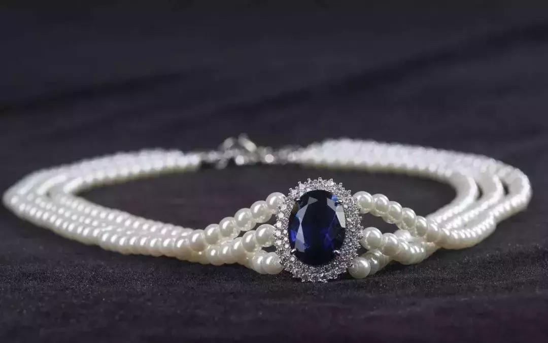 真正的珍珠耳环不变色,珍珠佩戴后变得更有光泽了