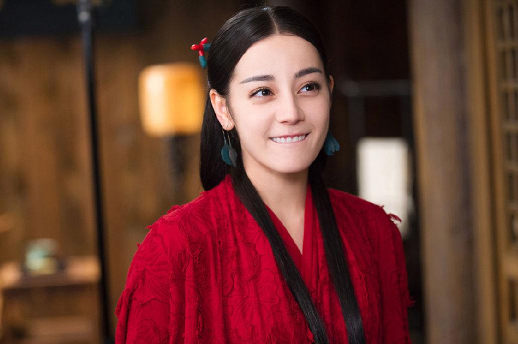 迪丽热巴烈火如歌,迪丽热巴烈火如歌被围观