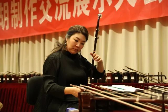 七十一把胡琴角逐中国好二胡,民族乐器绽放大国工匠精神!