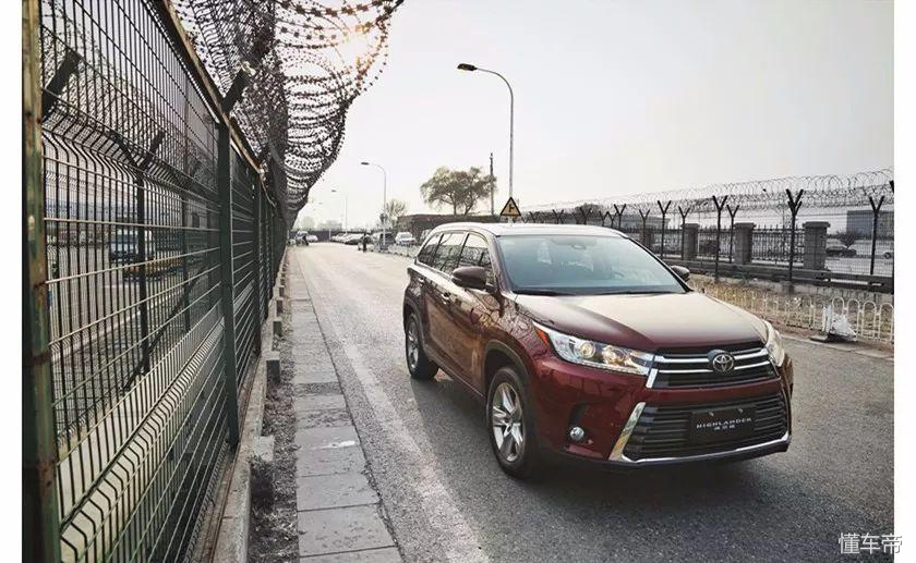 2021款广汽丰田汉兰达增配不加价,2022款汉兰达2.5双擎提车加价