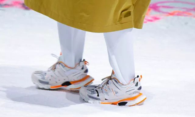 巴黎世家老爹鞋吐槽视频,巴黎世家老爹鞋triples纯黑新老款