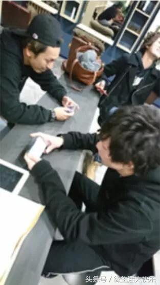 外国人沉迷腾讯吃鸡,外国人沉迷网络游戏