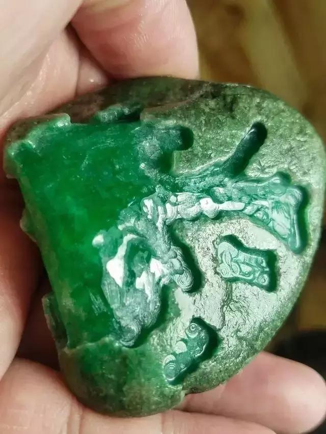 怎样辨别真假翡翠最有效的方法,缅甸翡翠原石真假鉴别方法