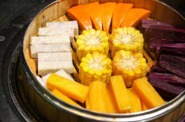 芦荟可以直接涂在脸上美容吗,芦荟抹脸美容吗