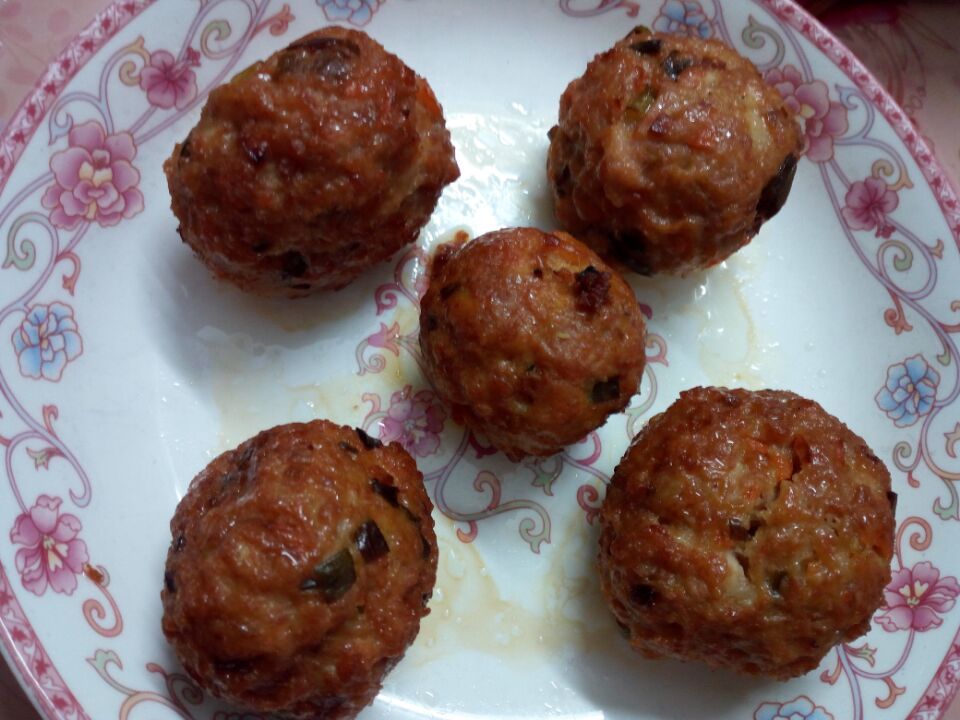 金针菇红烧狮子头做法,菜谱大全100道家常菜红烧狮子头