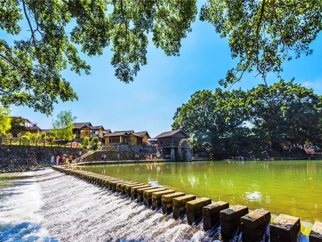 离厦门200公里的城市,离厦门十来分钟的小城