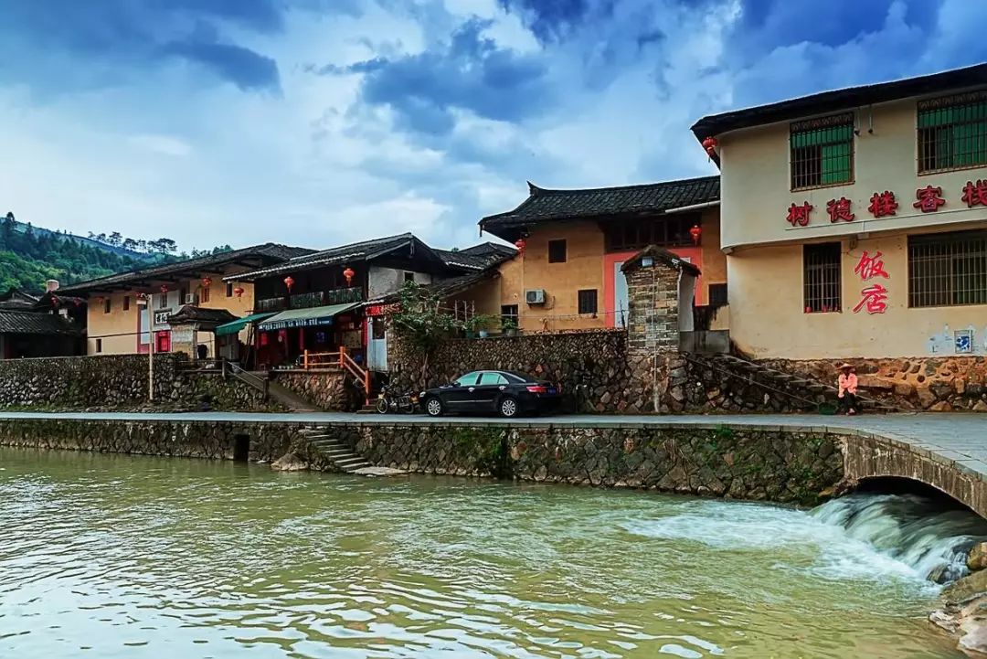 离厦门200公里的城市,离厦门十来分钟的小城