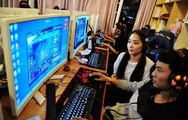 网吧电脑为什么那么流畅延迟还低,网吧里的电脑配置不高但很流畅