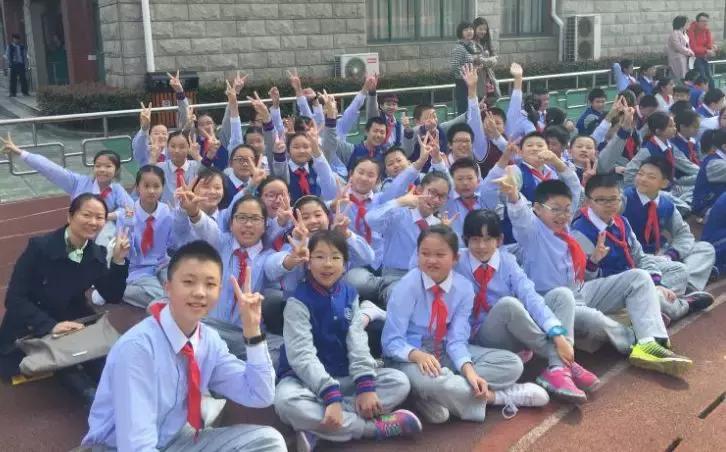 上海小学校服大全,盘点全国各地小学校服