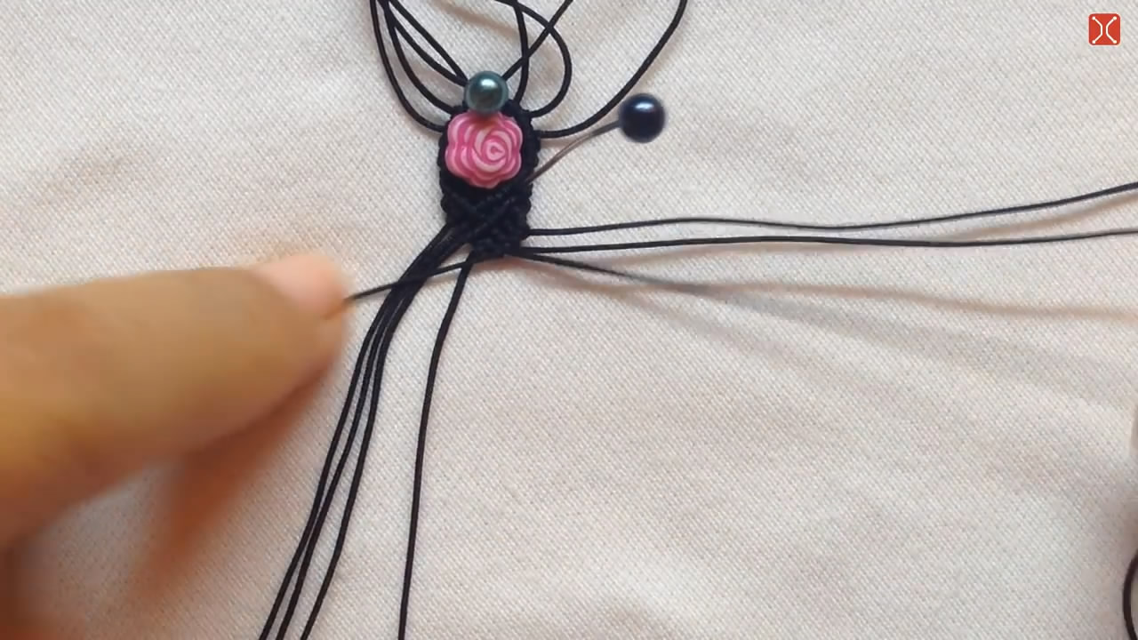 怎么折玫瑰花戒指又简单又漂亮,手工编织玫瑰花戒指的做法教程