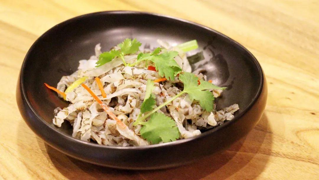 穿梭于苏城的猫大侠，举着鱼票正到处找你！