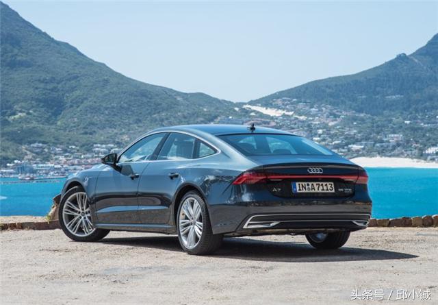 奥迪20款a72.0t和奔驰cls对比,奥迪a7与奔驰cls谁更胜一筹