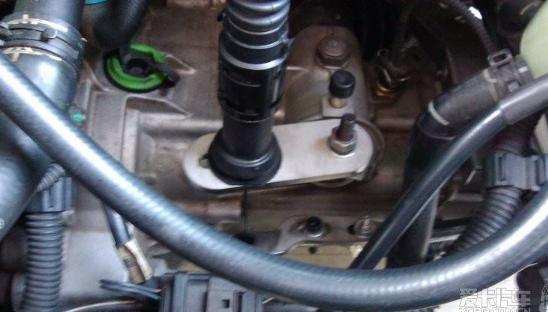 离合器拉线一头断了自己能接吗,手动挡离合器线断了的车怎么开