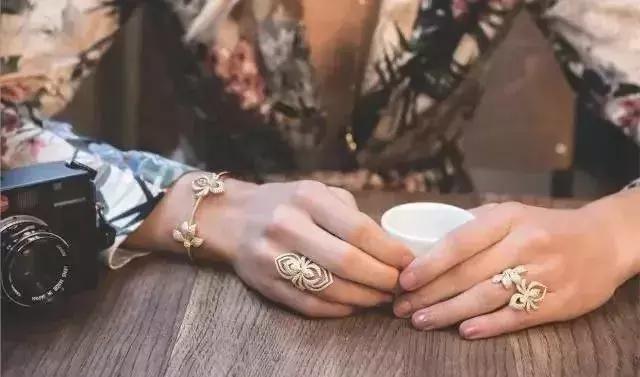 首饰小清新,女明星都在戴的小众首饰盘点