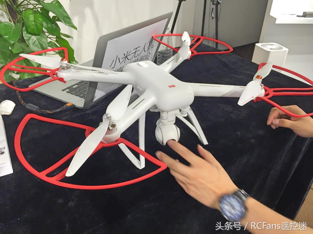 小米兔无人机一键起飞,小米无人机米兔开箱试飞