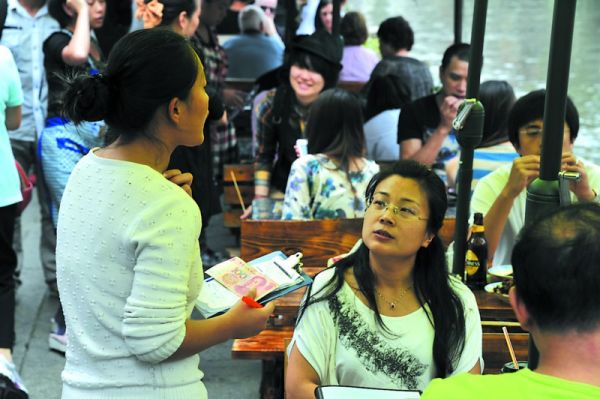 餐厅服务员如何去要好评,餐厅服务员怎么服务好客人