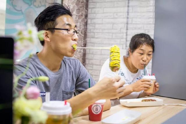 正宗的拉丝芝士热狗,韩国人芝士拉丝热狗