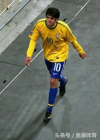 足球场上的催人泪下的瞬间,足球赛场十大感人时刻