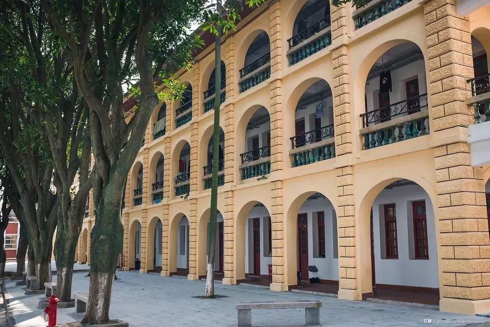 晒一晒你的大学宿舍,大学最好的双人宿舍