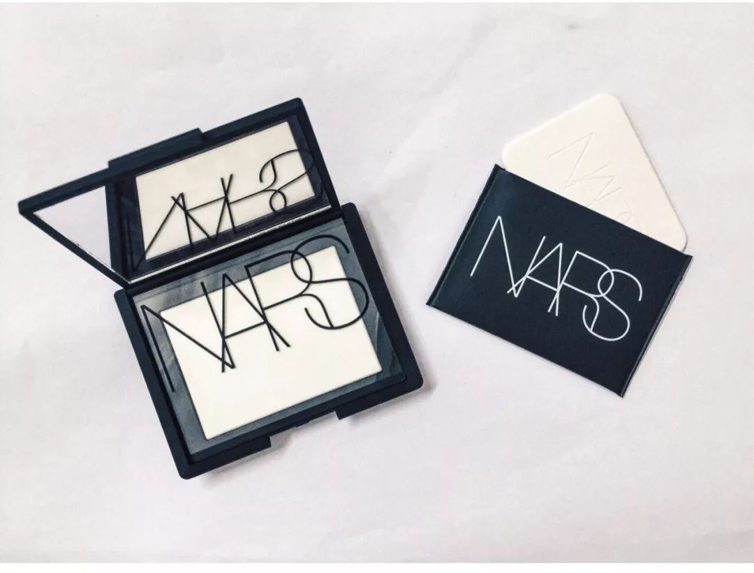 哪种定妆粉饼防脱妆效果最好,粉饼不脱妆的方法