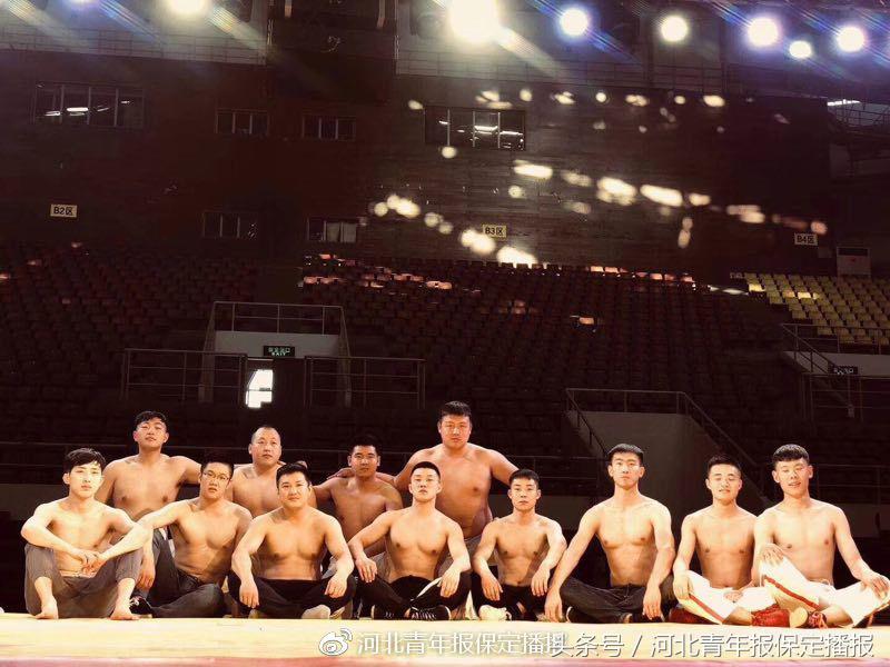 保定三个年轻小伙子,全国摔跤第一人