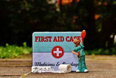 银针试毒、亲人换血，影视桥段的常识性错误