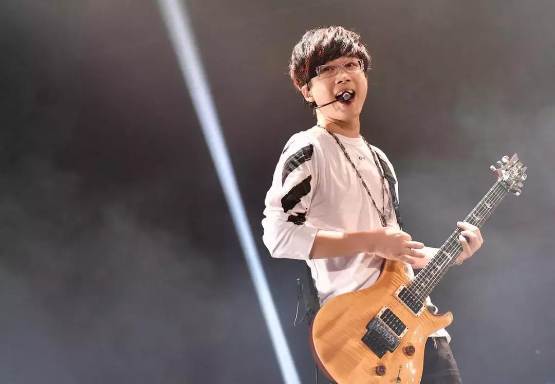 商品券，鲜花，自费打广告为粉丝应援！被爱豆宠是一种什么感觉？